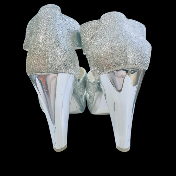 Michael Kors | Berkley T-Strap Dress Sandals (9.5) - Picture 4 of 11